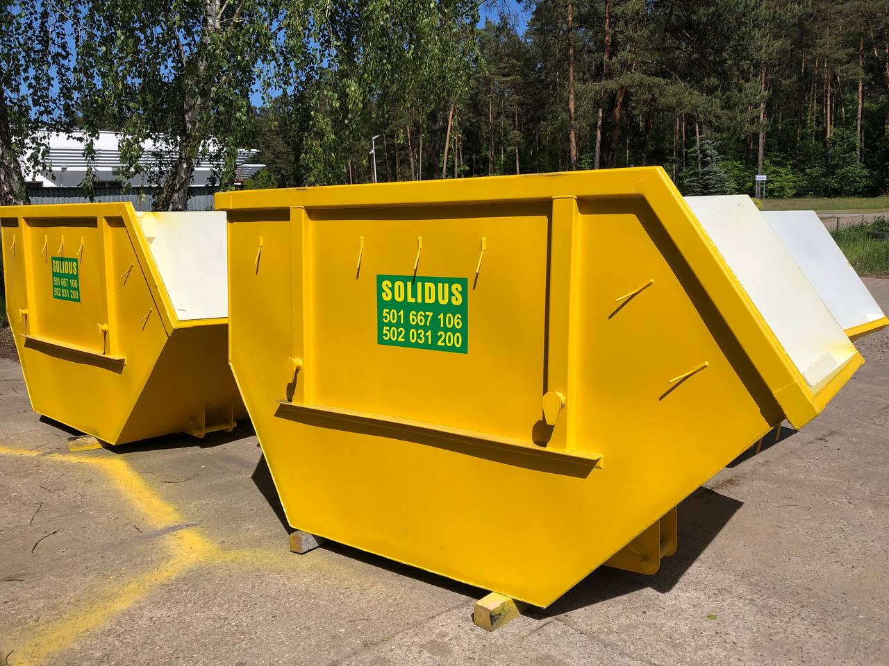 Żółte kontenery Solidus gotowe do podstawienia